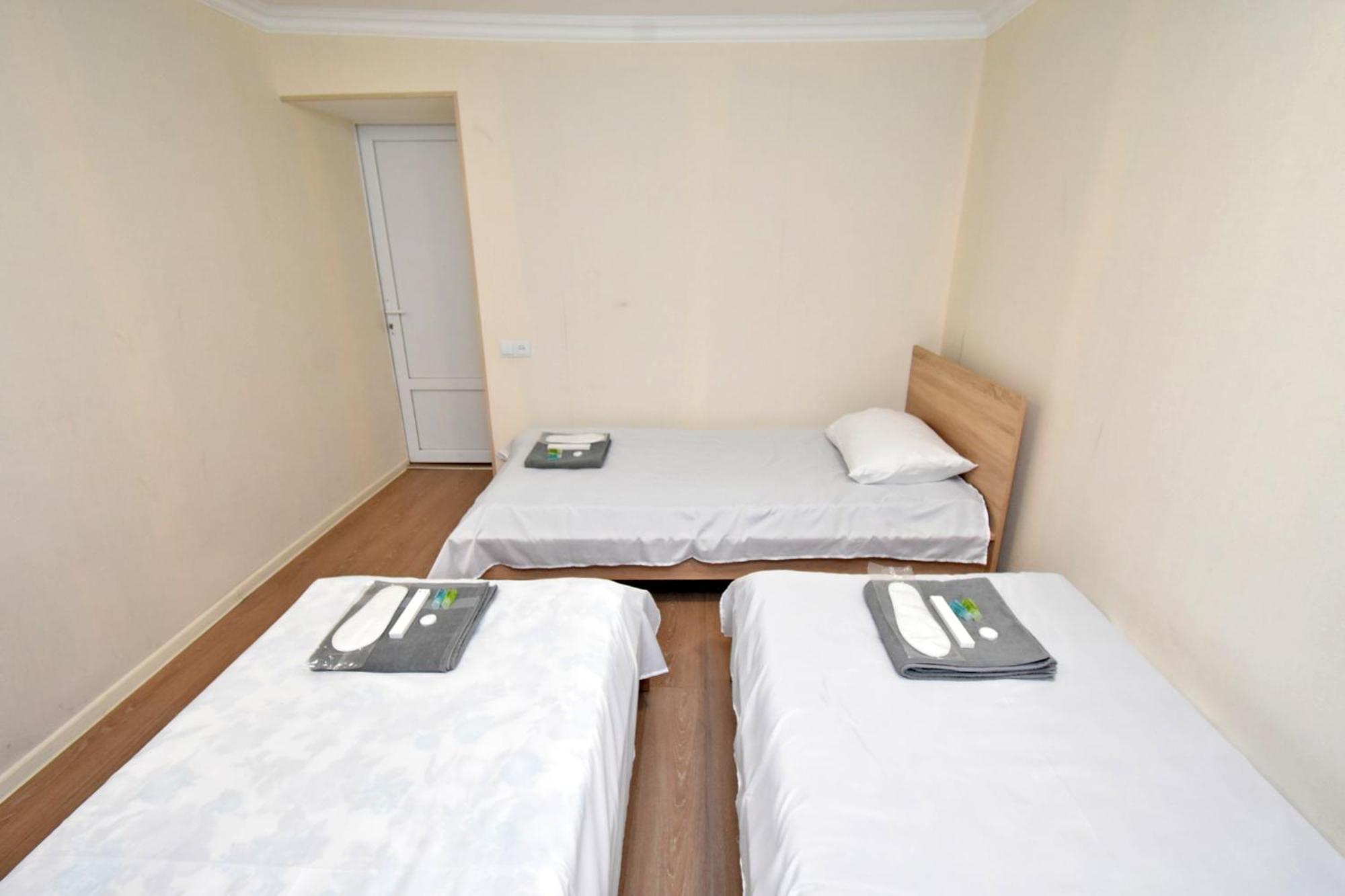 Aaaa Hotel Yerevan Ngoại thất bức ảnh