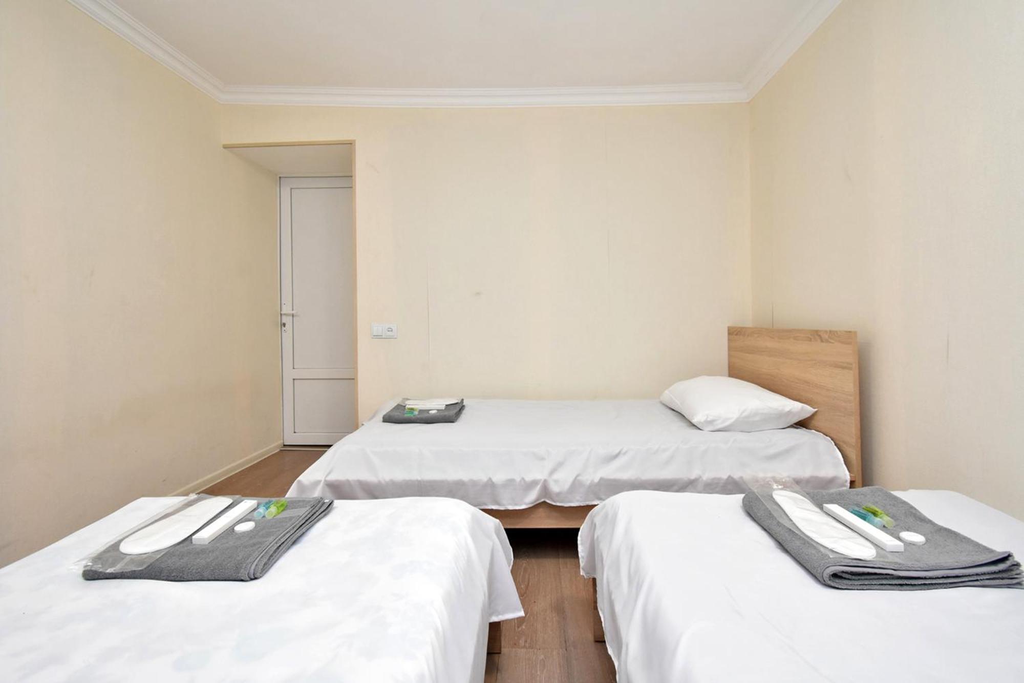 Aaaa Hotel Yerevan Ngoại thất bức ảnh
